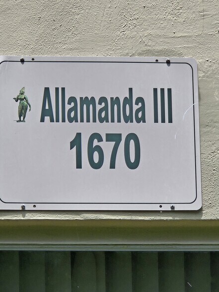 Building Allamanda lll - 1670 NE 191st St