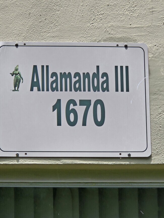 Building Allamanda lll - 1670 NE 191st St