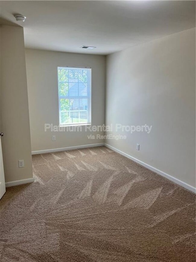 Building Photo - 2056 Belmont Cir NE