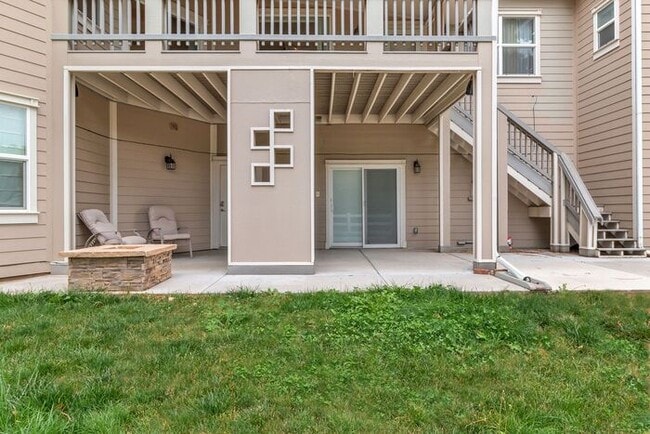Building Photo - Beautiful and Spacious 4Bd 3.5Bath Home in...