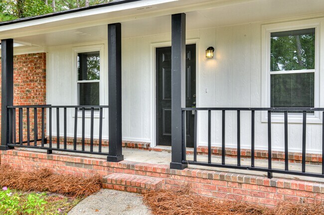 Building Photo - 208 Foxdale Dr