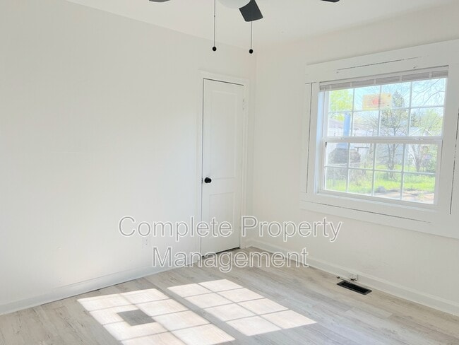 Building Photo - 5617 Avenue Q
