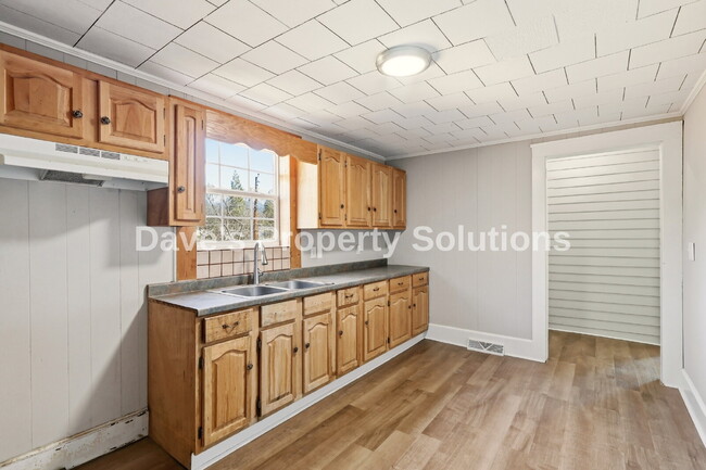 Building Photo - Charming Updated Home in Prime Winston-Salem Location