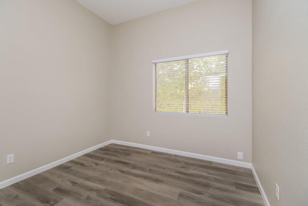 Building Photo - 1542 E Sunrise Way