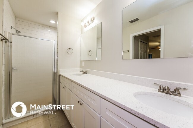 Building Photo - 2904 Wanda Ave S