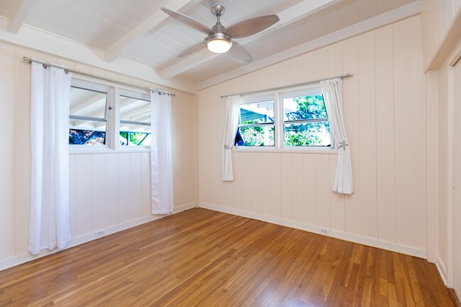 Building Photo - 3 Bedroom/1.5 Bath Home in Kahala w beauti...