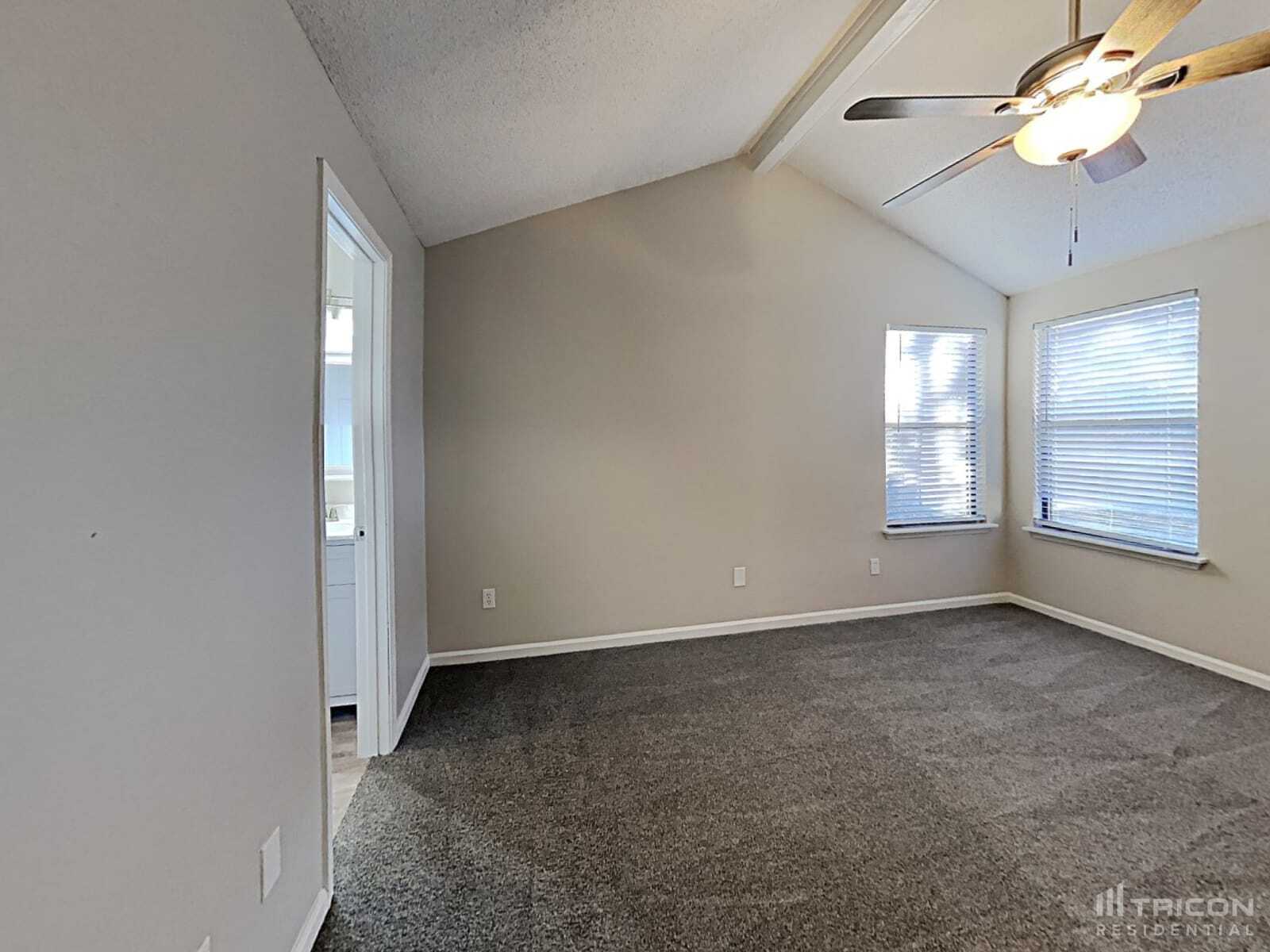 Building Photo - 9736 Villiers Dr S
