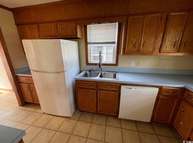 Building Photo - 163 Edwards Rd