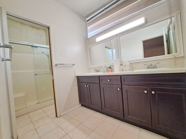 Building Photo - 1312 Toyon Plz