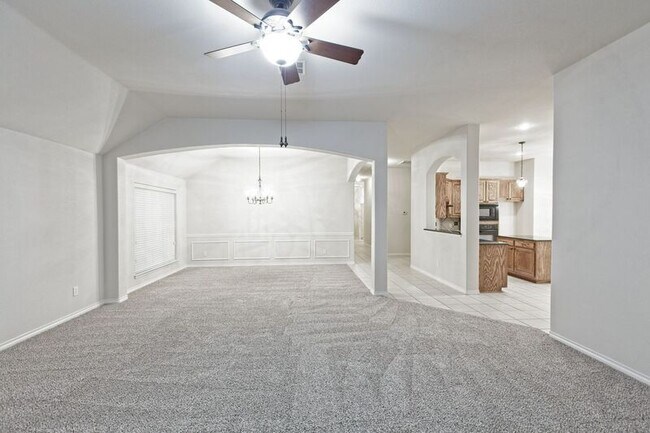 Building Photo - 5925 Silver Buckle Dr