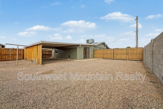 Building Photo - 560 S Grand Dr