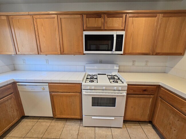 Building Photo - 9300 Holly Ave