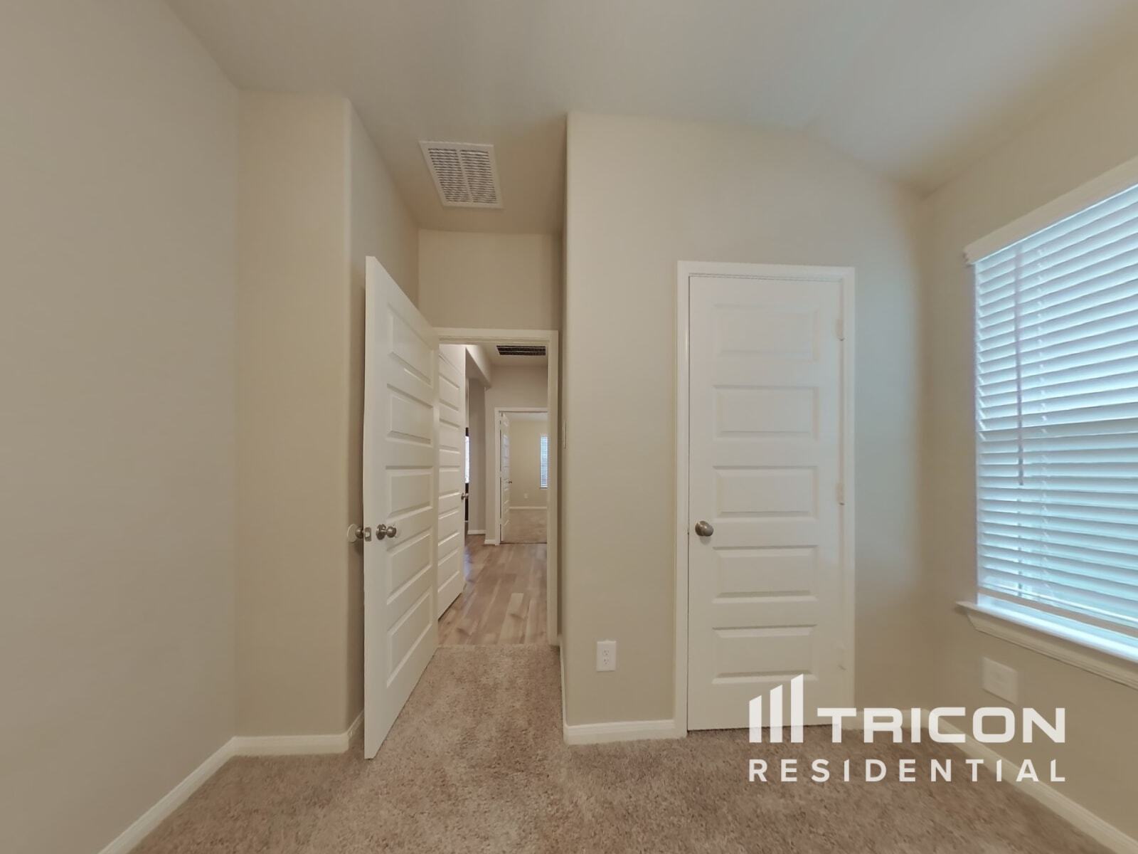 Building Photo - 2311 E WInding Pines