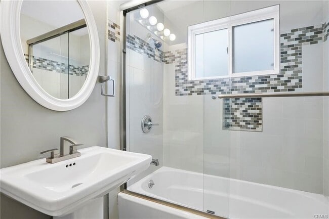 Building Photo - 310 Alvarado Pl