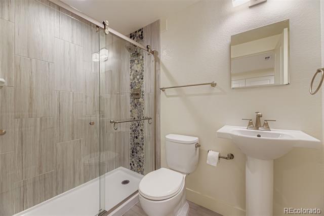 Building Photo - 539 S Upham St