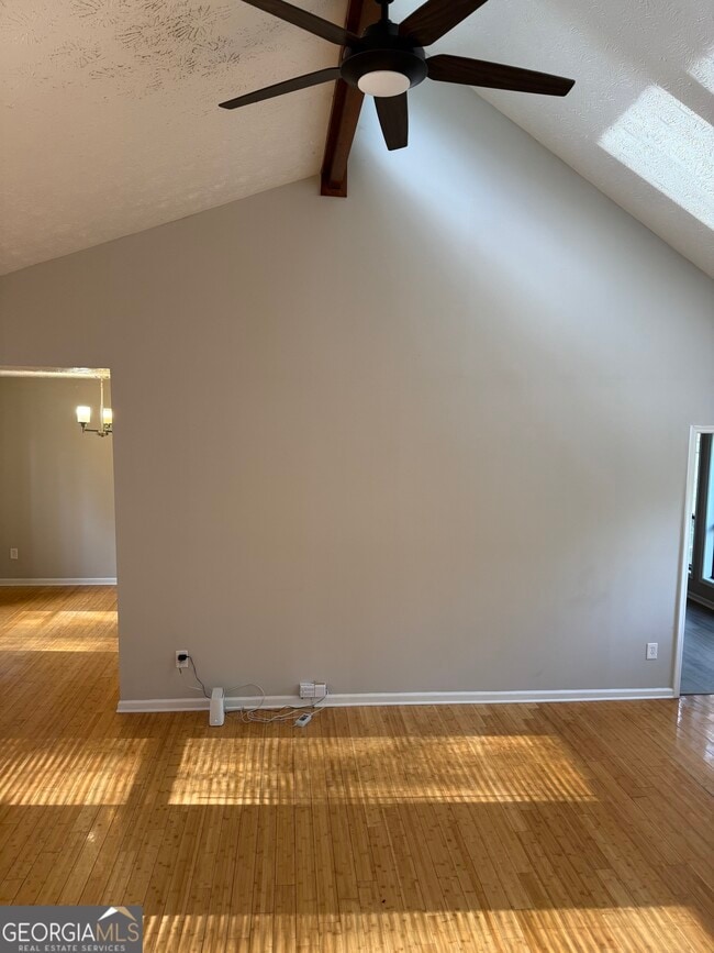 Building Photo - 82 Geraldine Dr SE