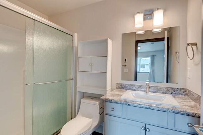 Building Photo - 2 bed 2 Bath Condo in Summerwind Community