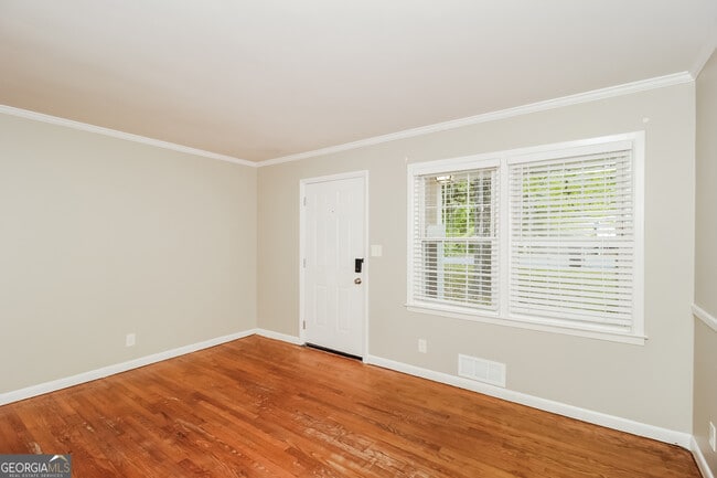 Building Photo - 5550 Longmeadow Ln
