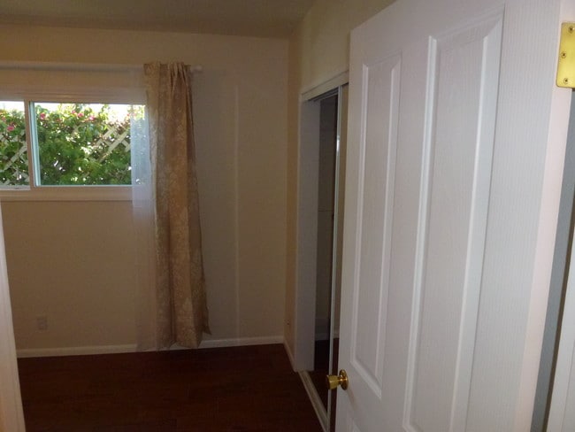 second bedroom fits queen bed - 820 Alabama St