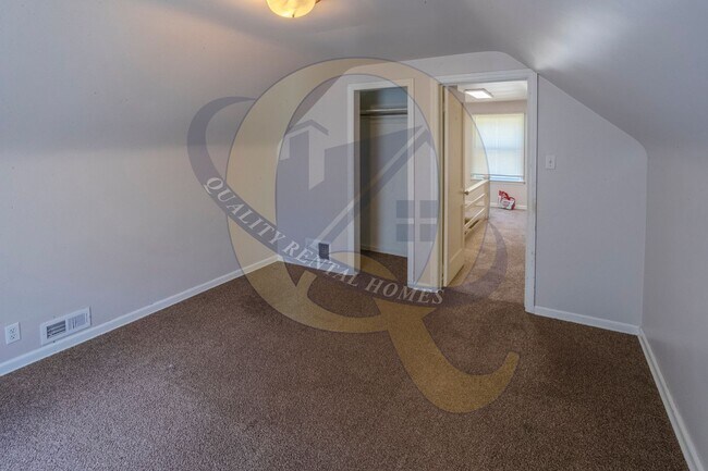 Building Photo - Charming 3-bedroom Cape Cod with a versatile loft and plenty of space to enjoy!
