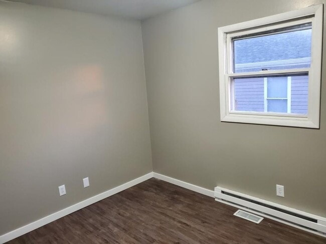 Building Photo - 3 bedroom 2 bath home