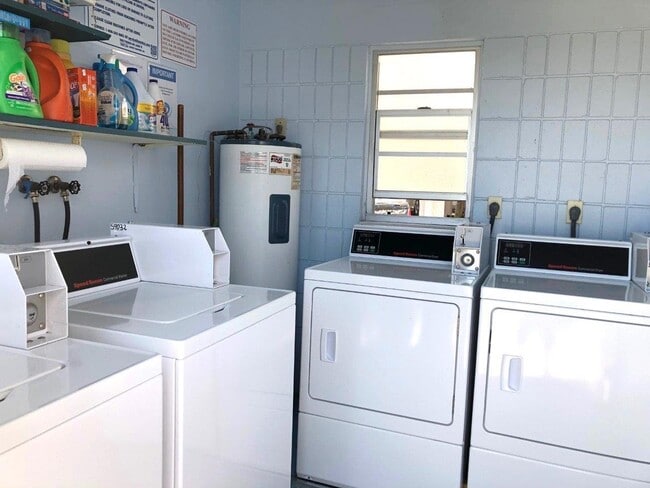 Building Photo - Venice, FL 1BD + Den/2BA Condo in Sea Villas