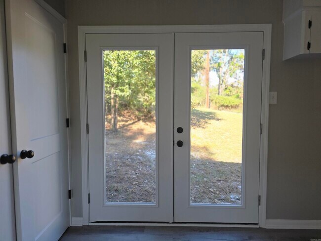 Building Photo - 408 Lindenhurst Dr