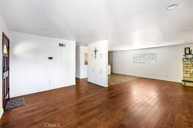 Building Photo - 7044 White Oak Ave