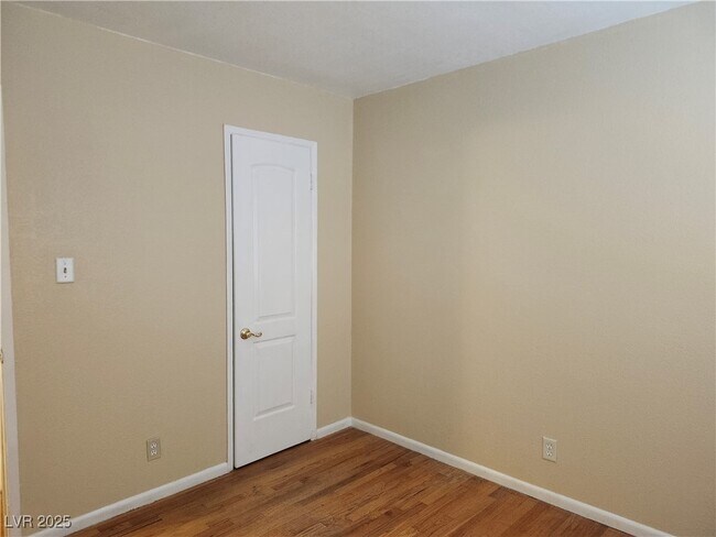 Building Photo - 103 S Mallard St