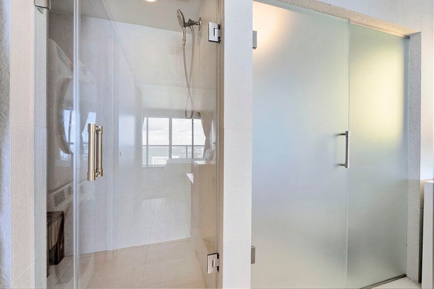 Building Photo - 3101 Bayshore Dr