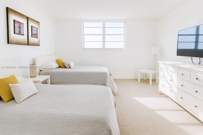 Building Photo - 4001 S Ocean Dr