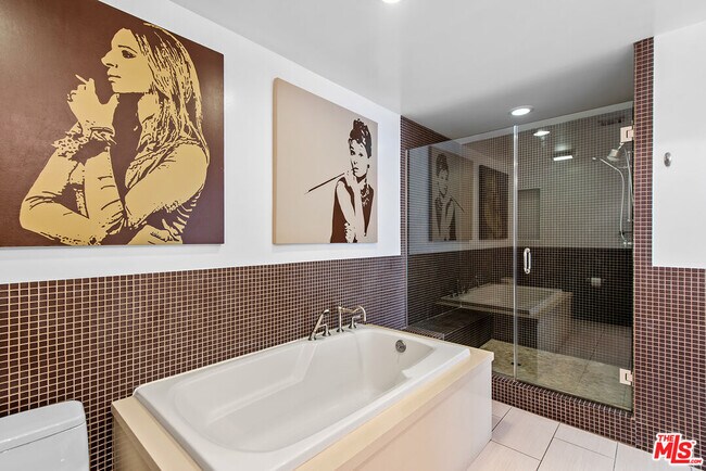 Building Photo - 718 Croft Ave