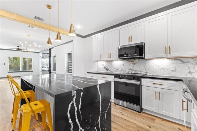 Building Photo - 7949 Attwater St