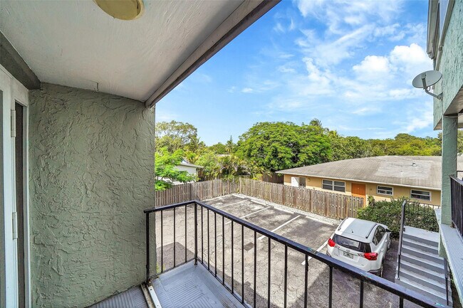 Building Photo - 1005 SW 15th Ave