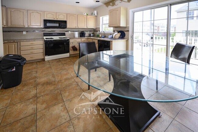 Building Photo - 236 Warren St