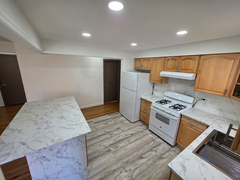 Building Photo - 8206 Kilpatrick Ave