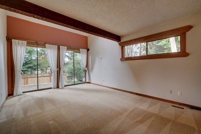 Building Photo - 3bd/2.5ba Edmonds Home