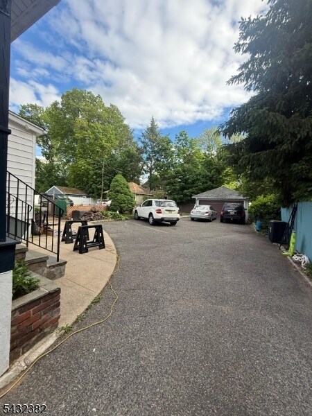 Building Photo - 558 Argyle Ave