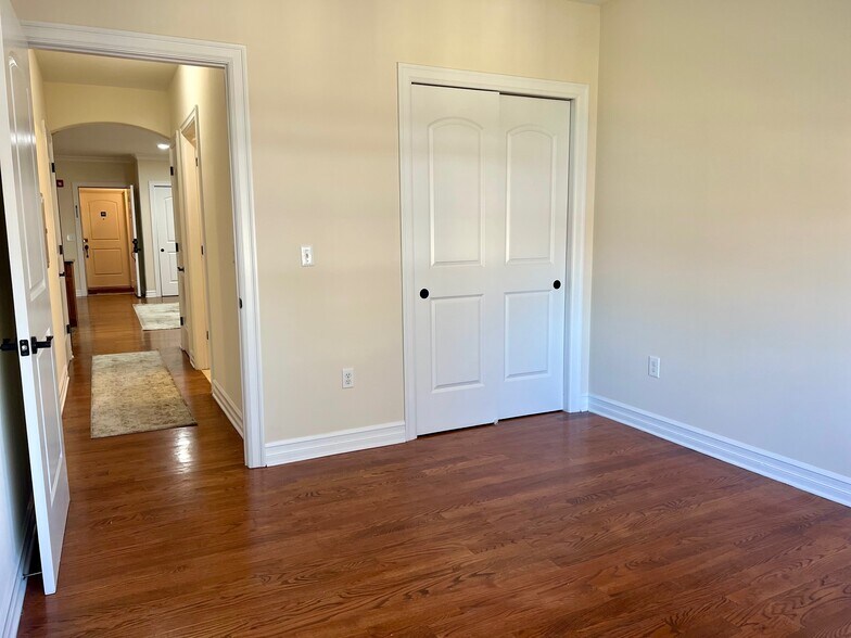 Building Photo - 524-532 Maple Ave