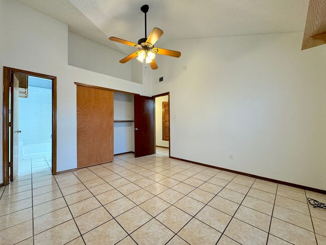 Building Photo - East El Paso 2bed/2bath duplex