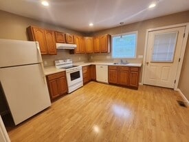 Building Photo - 27 Van Buren Ave