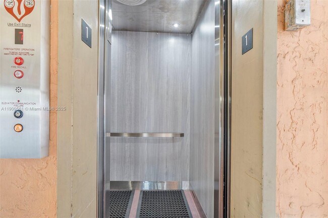 Building Photo - 2400 NW 16th St Rd