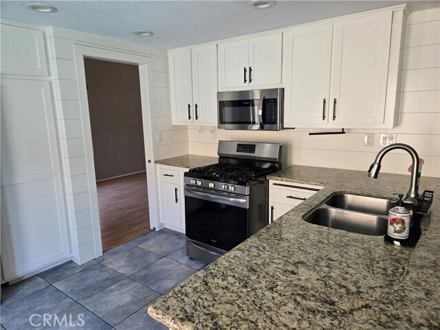 Building Photo - 15721 Lakeridge Rd