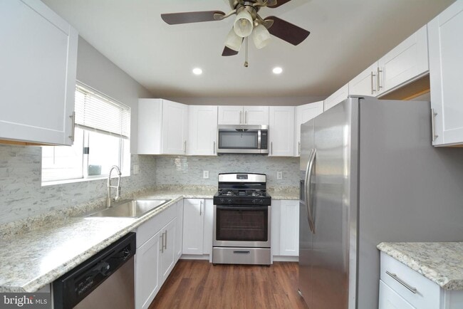 Building Photo - 115 33rd St NE