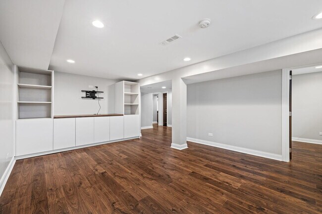 Building Photo - 1352 Smith Rd