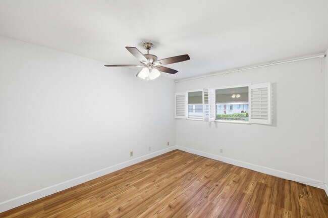Building Photo - 28 Seville Dr