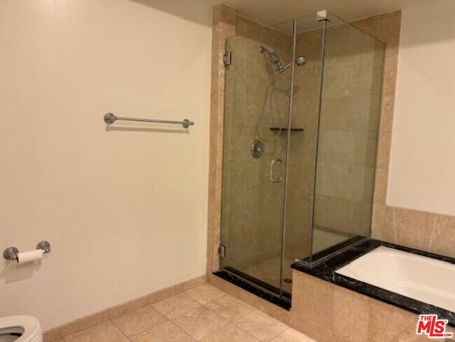 Building Photo - 320 S Willaman Dr