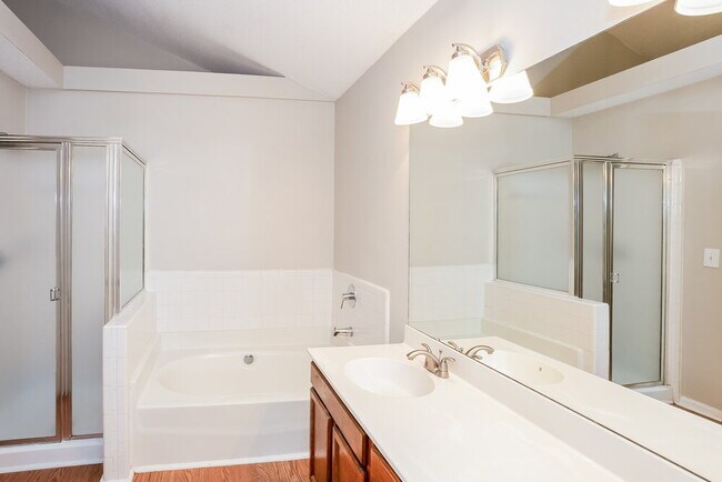 Building Photo - 2328 Torrington Ln