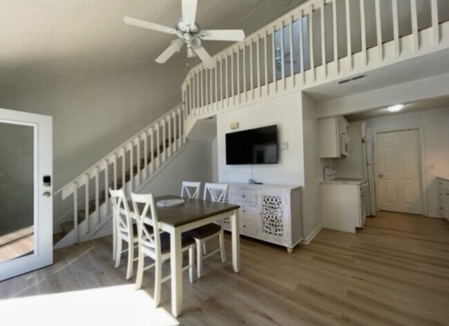 Building Photo - 212 11th Ave S