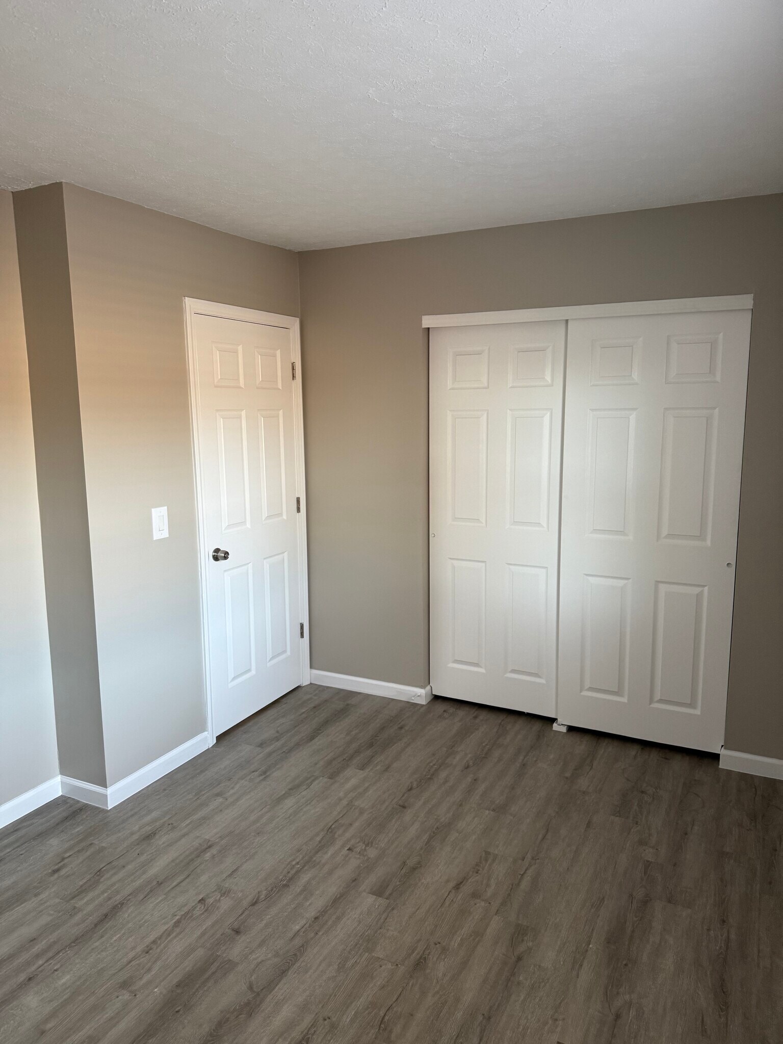 Building Photo - 7806 Barkwood Dr